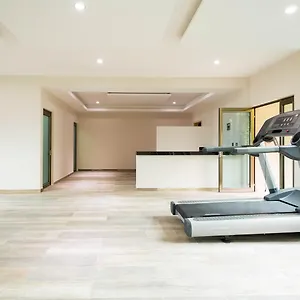 Hotel Palmarena & Residences - Long Comfort With Parking, Sauna, Gym & Pool - Steps From 5th Avenue, Playa del Carmen